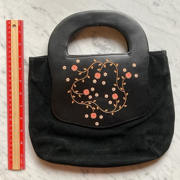Vintage DKNY Black Suede Purse With Embossed Floral Handles - Picture 12 of 12